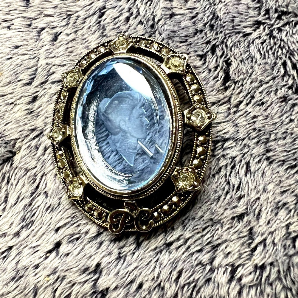 Vintage AVON Blue Glass President’s Club Recognition Cameo Brooch